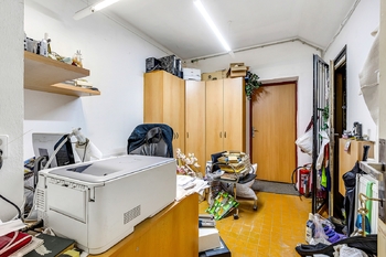 Pronájem obchodních prostor 300 m², Komárov