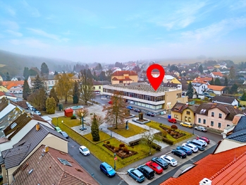 Pronájem obchodních prostor 300 m², Komárov