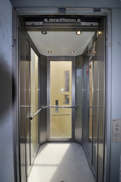 Výtah v domě - Pronájem bytu 3+kk v osobním vlastnictví 101 m², Praha 2 - Vyšehrad