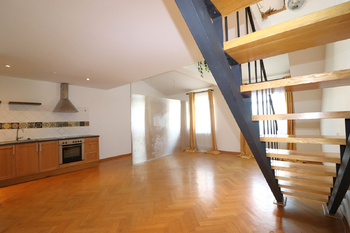 Obývací pokoj s kuchyňským koutem - Pronájem bytu 3+kk v osobním vlastnictví 101 m², Praha 2 - Vyšehrad