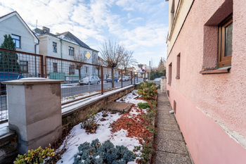 boční pohled na dům - Prodej domu 180 m², Kolín