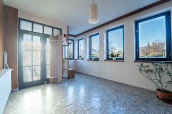 terasa, přední vstup do domu - Prodej domu 180 m², Kolín