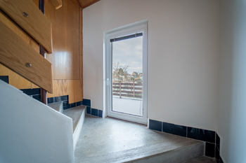 chodba ve III. NP, vstup na terasu - Prodej domu 180 m², Kolín