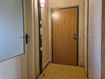 bezpečnostní dveře - Prodej bytu 3+1 v družstevním vlastnictví 73 m², Praha 5 - Stodůlky