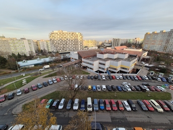 výhled z pokoje 2, 3 na východ - Prodej bytu 3+1 v družstevním vlastnictví 73 m², Praha 5 - Stodůlky