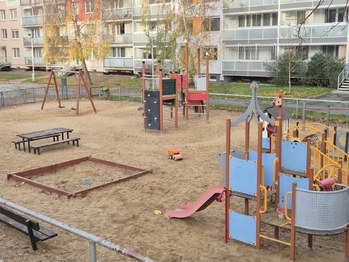 dětské hřiště - Prodej bytu 3+1 v družstevním vlastnictví 73 m², Praha 5 - Stodůlky