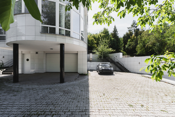 Prodej exkluzivní neofunkcionalistické vily Praha 20 min - Prodej domu 323 m², Praha 6 - Vokovice