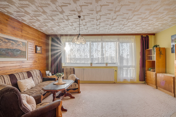 1. patro obývací pokoj - Prodej domu 197 m², Police nad Metují 