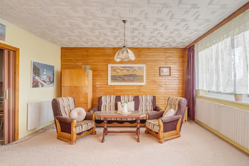 1. patro obývací pokoj - Prodej domu 197 m², Police nad Metují