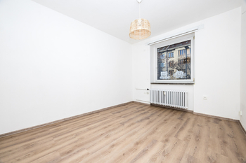 Pokoj - Prodej bytu 1+1 v osobním vlastnictví 37 m², Pardubice 