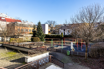 Hřiště za domem  - Prodej bytu 1+1 v osobním vlastnictví 37 m², Pardubice