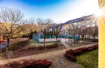 Hřiště za domem - Prodej bytu 1+1 v osobním vlastnictví 37 m², Pardubice