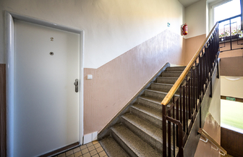 Chodba a vstupní dveře - Prodej bytu 1+1 v osobním vlastnictví 37 m², Pardubice