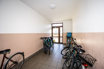 Chcete jezdi na kole, jasně je kam ho dát - Prodej bytu 1+1 v osobním vlastnictví 37 m², Pardubice