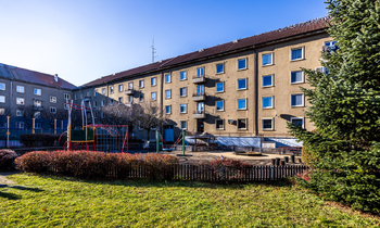 Dům zezadu - Prodej bytu 1+1 v osobním vlastnictví 37 m², Pardubice