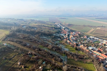 Prodej pozemku 4892 m², Blučina