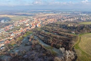 Prodej pozemku 4892 m², Blučina