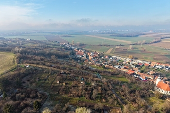 Prodej pozemku 4892 m², Blučina