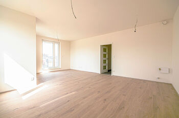 Obývací prostor se vstupem na terasu - Prodej bytu 3+kk v osobním vlastnictví 114 m², Brandýs nad Labem-Stará Boleslav