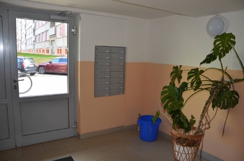 Vstup do budovy - Prodej bytu 3+1 v osobním vlastnictví 75 m², Vyškov