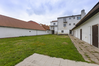 Prodej nájemního domu 957 m², Dašice