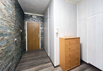 Předsíň - pohled od obýváku - Prodej bytu 2+1 v osobním vlastnictví 67 m², Chodov