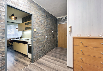 Předsíň - pohled od ložnice - Prodej bytu 2+1 v osobním vlastnictví 67 m², Chodov
