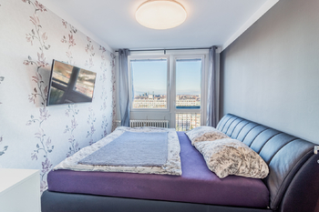 Ložnice v dolním patře (5) - Prodej bytu 4+1 v osobním vlastnictví 89 m², Praha 4 - Krč