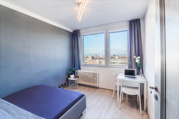 Pokoj v horním patře (2) - Prodej bytu 4+1 v osobním vlastnictví 89 m², Praha 4 - Krč