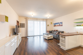 Obývací pokoj - Pronájem bytu 2+kk v osobním vlastnictví 54 m², Praha 9 - Letňany