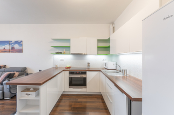 Kuchyňský kout - Pronájem bytu 2+kk v osobním vlastnictví 54 m², Praha 9 - Letňany