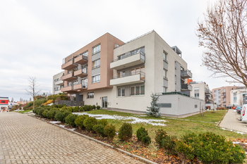 Pohled na dům - Pronájem bytu 2+kk v osobním vlastnictví 54 m², Praha 9 - Letňany