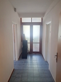 Společná chodba - Pronájem bytu 1+1 v osobním vlastnictví 51 m², Volary