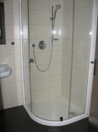 sprchový kout - Pronájem bytu 2+kk v osobním vlastnictví 80 m², Chrudim