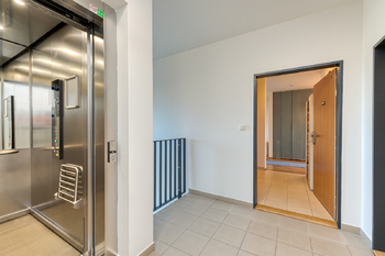 Prodej bytu 3+kk v osobním vlastnictví 111 m², Praha 4 - Modřany