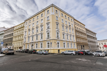 Prodej bytu 1+kk v osobním vlastnictví 36 m², Praha 2 - Vinohrady