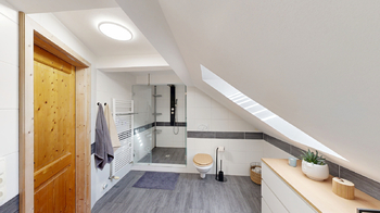 Koupelna v patře - Prodej domu 194 m², Varnsdorf