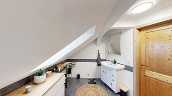 Koupelna v patře - Prodej domu 194 m², Varnsdorf