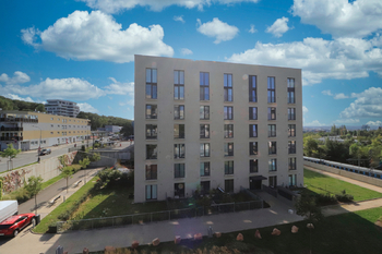 Výhled z balkonu - Prodej bytu 1+kk v osobním vlastnictví 34 m², Praha 9 - Libeň