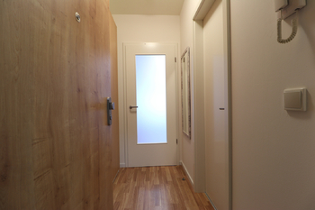 Chodba - Prodej bytu 1+kk v osobním vlastnictví 34 m², Praha 9 - Libeň