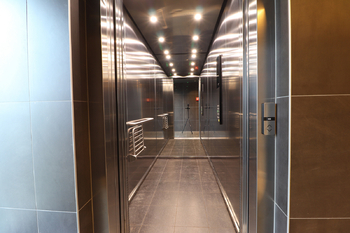 Výtah - Prodej bytu 1+kk v osobním vlastnictví 34 m², Praha 9 - Libeň