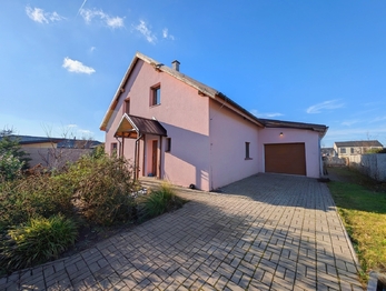 Prodej domu 170 m², Obříství
