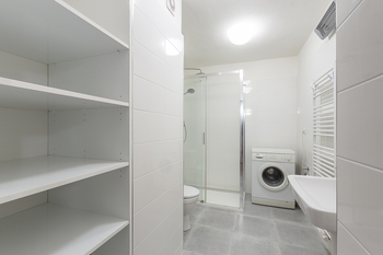 Pronájem domu 220 m², Praha 8 - Kobylisy