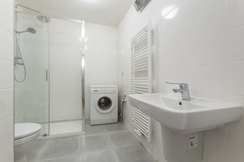 Pronájem domu 220 m², Praha 8 - Kobylisy