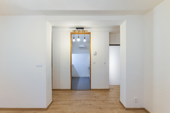 Pronájem domu 220 m², Praha 8 - Kobylisy