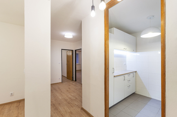 Pronájem domu 220 m², Praha 8 - Kobylisy