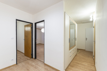 Pronájem domu 220 m², Praha 8 - Kobylisy