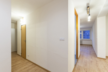 Pronájem domu 220 m², Praha 8 - Kobylisy