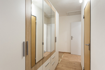 Pronájem domu 220 m², Praha 8 - Kobylisy