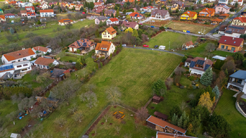 pohled z dronu foto 2 - Prodej pozemku 1335 m², Babice nad Svitavou